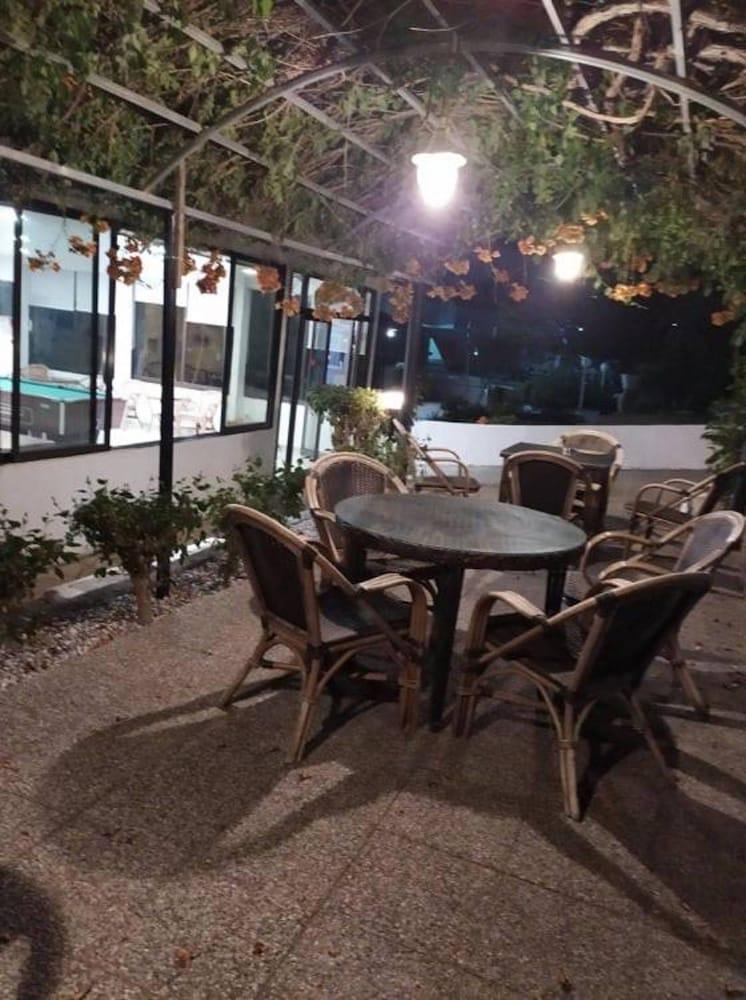 Butterfly Studios, Aparthotel